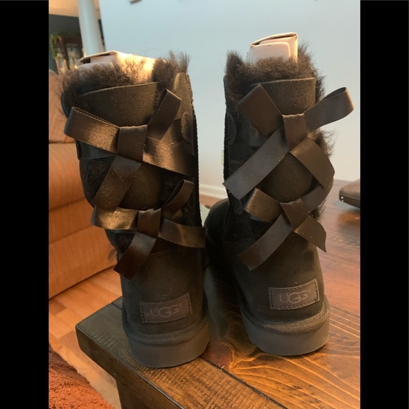 BRAND NEW Black Ugg Boots with bows - Picture 1 of 5